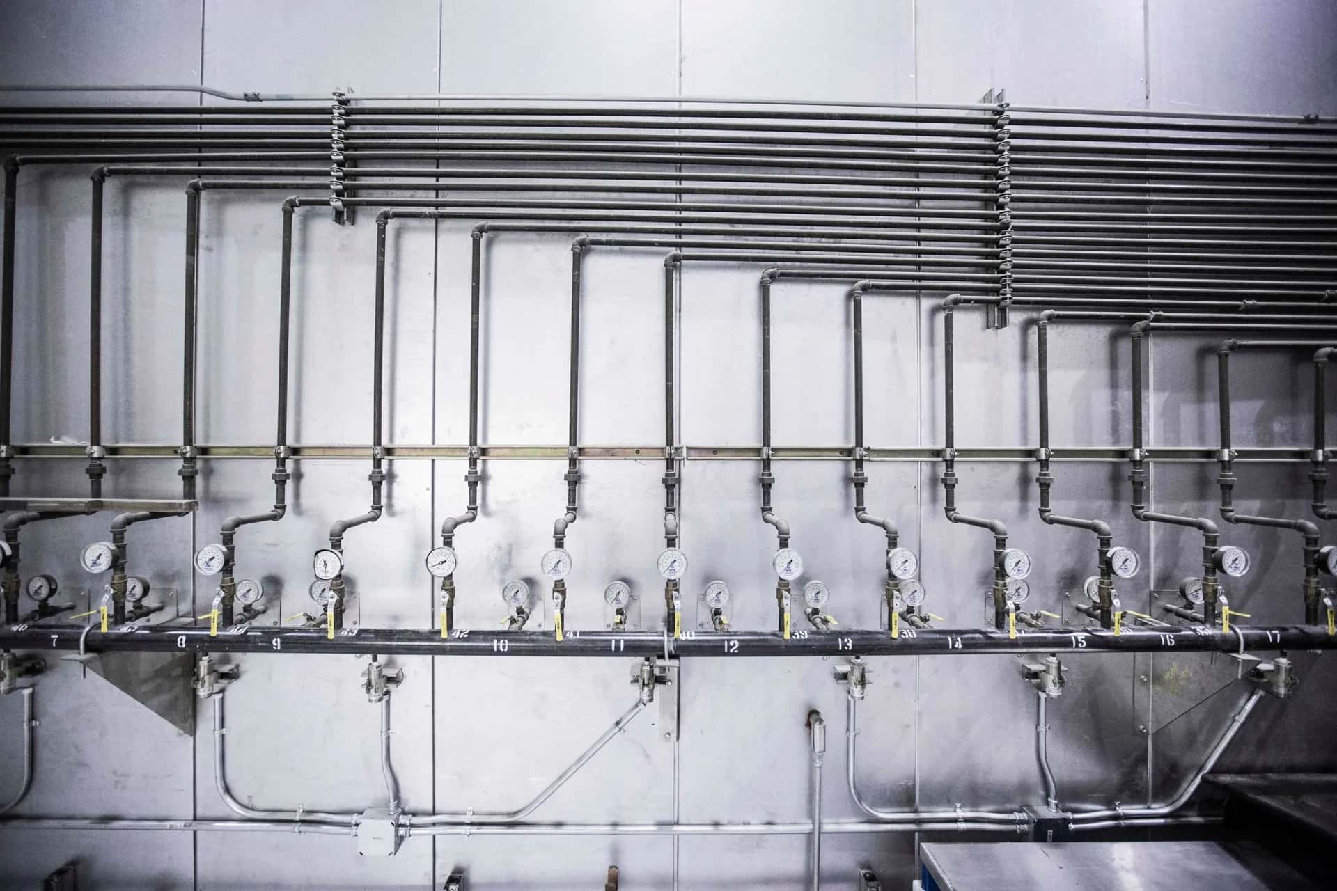 Réseau de canalisations et d'installations de plomberie sous pression